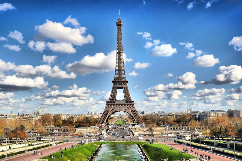 หอไอเฟลในเมืองปารีสประเทศฝรั่งเศส